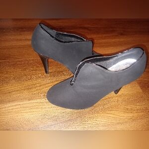 Impo stiletto booties in black size  8.5